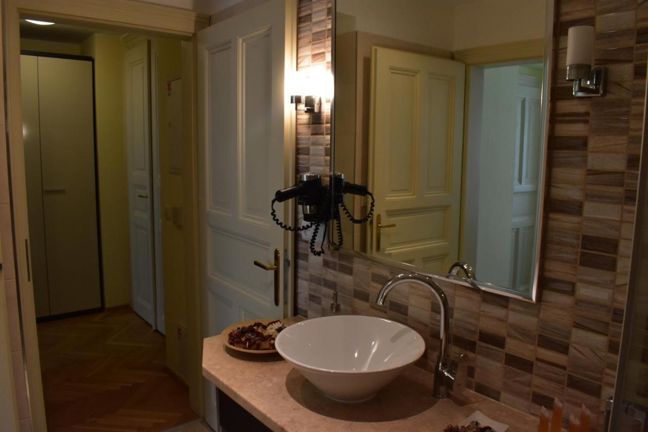 Apartment Vikroria - Halkova 5 Prague Extérieur photo