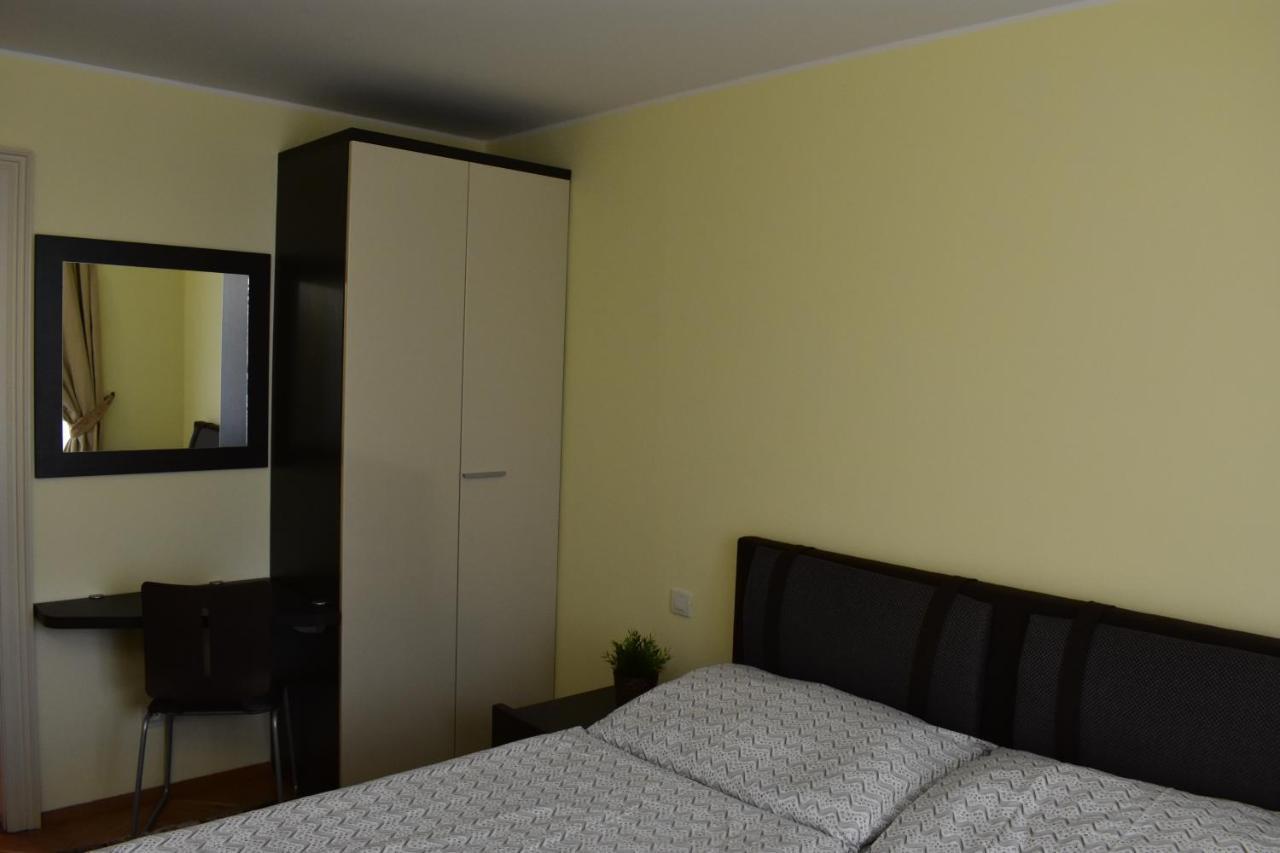 Apartment Vikroria - Halkova 5 Prague Extérieur photo
