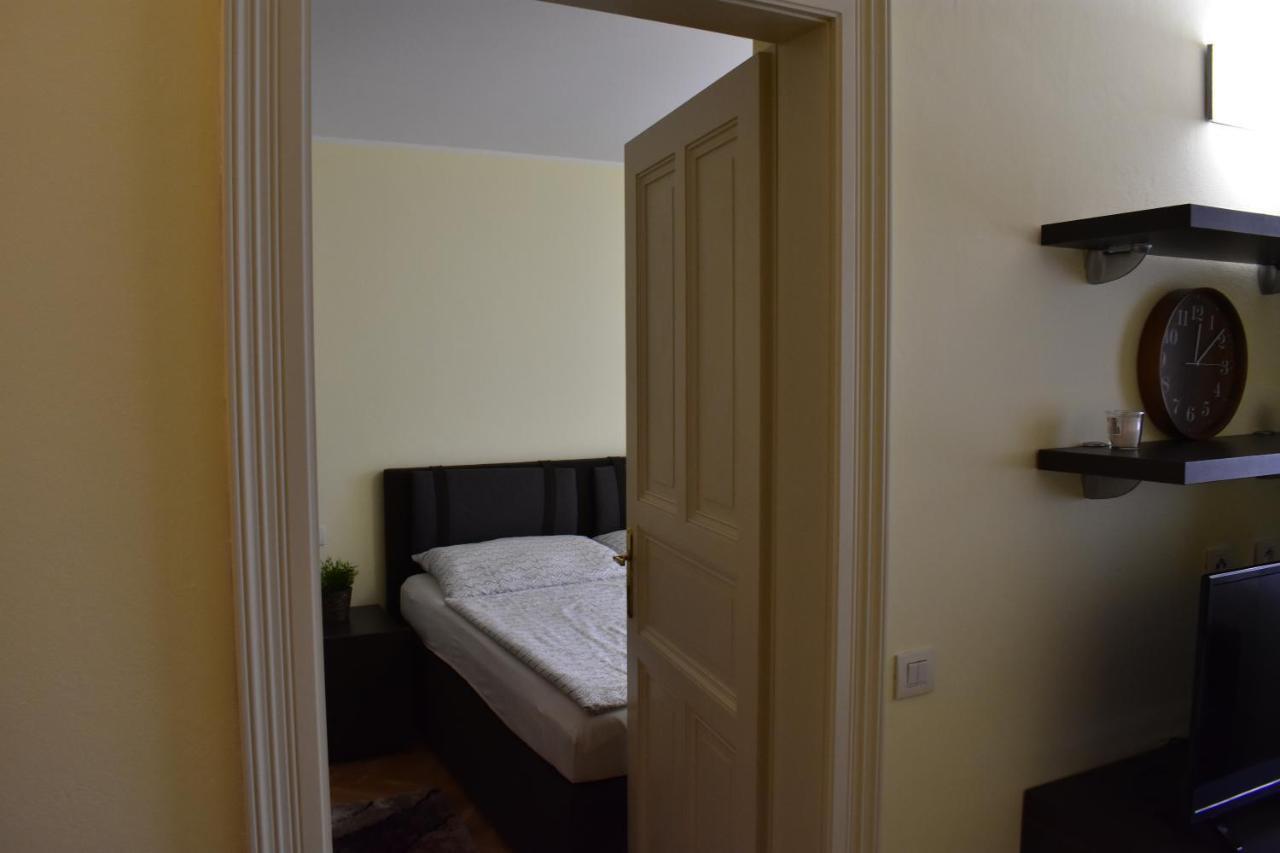 Apartment Vikroria - Halkova 5 Prague Extérieur photo