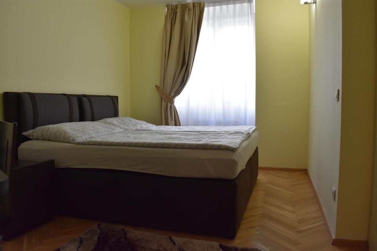 Apartment Vikroria - Halkova 5 Prague Extérieur photo